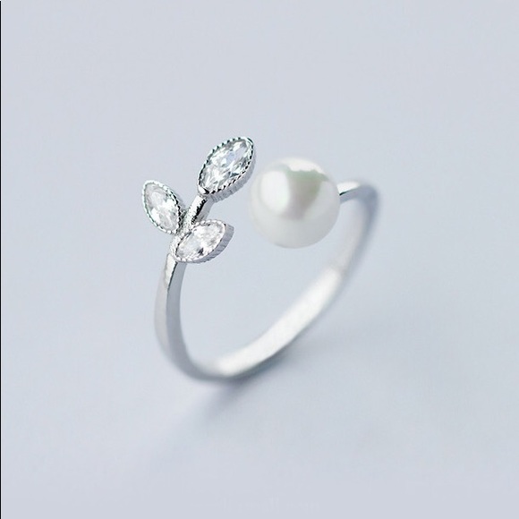 Jewelry - 925 Sterling Silver Pearl CZ Ring